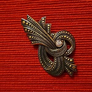Art Deco Brooch with crystal